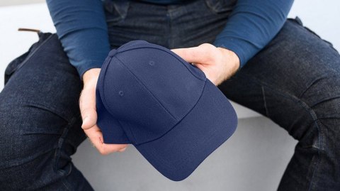 CZAPKA Z DASZKIEM GRANATOWA