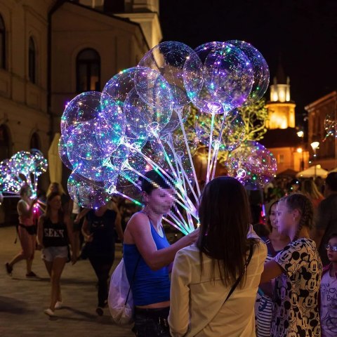 Balon przeźroczysty bobo z lampkami led na patyku 50cm, 1 kompl. Balon przeźroczysty bobo z lampkami led na patyku 50cm, 1 kompl.