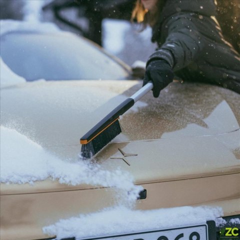 SZCZOTKA I SKROBAK DO ODŚNIEŻANIA FISKARS