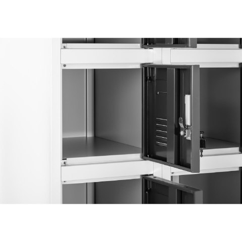 Szafa skrytkowa ze schowkami socjalna metalowa do szatni 18 skrytek na klucz Szafa skrytkowa ze schowkami socjalna metalowa do szatni 18 skrytek na klucz