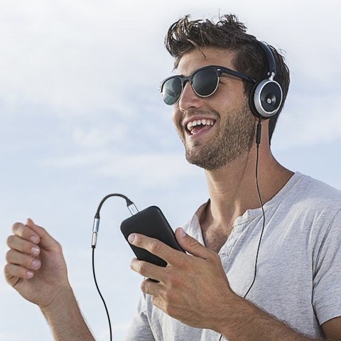 Przejściówka do słuchawek z Mini Jack 3.5 mm na USB-C 10cm - szary Przejściówka do słuchawek z Mini Jack 3.5 mm na USB-C 10cm - szary