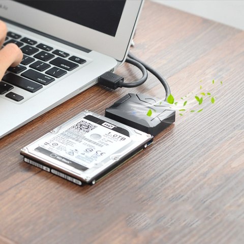Kabel Adapter do dysku HDD i SSD SATA 2.5'' / 3.5'' USB 3.0 do 4TB - czarny Kabel Adapter do dysku HDD i SSD SATA 2.5'' / 3.5'' USB 3.0 do 4TB - czarny