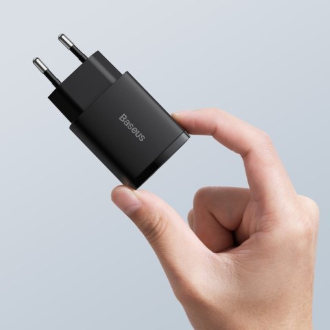 Szybka ładowarka sieciowa Compact USB USB-C 20W 3A PD QC 3.0 czarny Szybka ładowarka sieciowa Compact USB USB-C 20W 3A PD QC 3.0 czarny