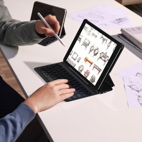 Etui z klawiaturą na iPad 10.2'' 2019-2021 + kabel USB-C Brilliance Series czarne Etui z klawiaturą na iPad 10.2'' 2019-2021 + kabel USB-C Brilliance Series czarne