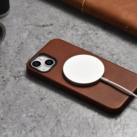 Skórzane etui iPhone 14 Plus magnetyczne z MagSafe Oil Wax Premium Leather Case brąz Skórzane etui iPhone 14 Plus magnetyczne z MagSafe Oil Wax Premium Leather Case brąz
