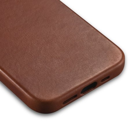 Skórzane etui iPhone 14 Plus magnetyczne z MagSafe Oil Wax Premium Leather Case brąz Skórzane etui iPhone 14 Plus magnetyczne z MagSafe Oil Wax Premium Leather Case brąz