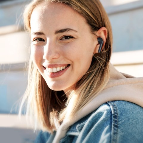 Bezprzewodowe słuchawki douszne Funpods JR-FB2 czarne Bezprzewodowe słuchawki douszne Funpods JR-FB2 czarne