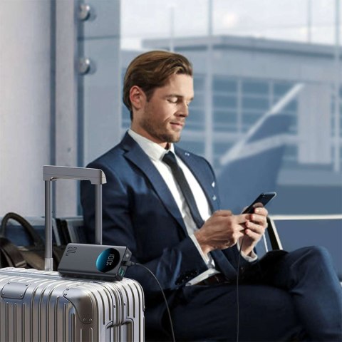 Powerbank z latarką 30W 20000mAh + kabel USB-A - USB-C 25cm czarny Powerbank z latarką 30W 20000mAh + kabel USB-A - USB-C 25cm czarny