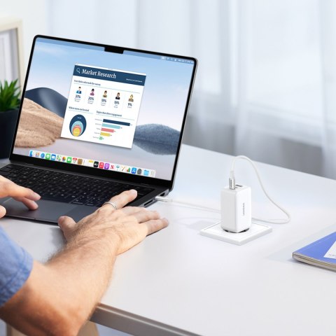 Szybka ładowarka sieciowa GaN 65W USB-A / 2x USB-C biała Szybka ładowarka sieciowa GaN 65W USB-A / 2x USB-C biała