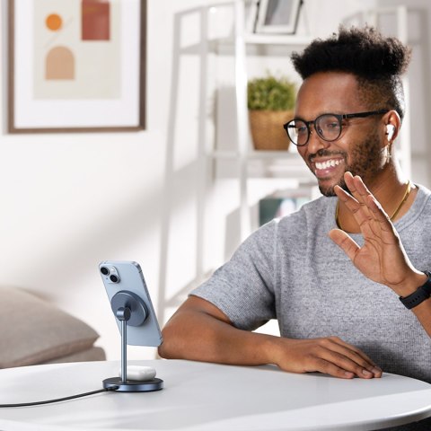 2w1 Stacja ładująca 20W i podstawka magnetyczna MagSafe Qi USB-C czarna 2w1 Stacja ładująca 20W i podstawka magnetyczna MagSafe Qi USB-C czarna