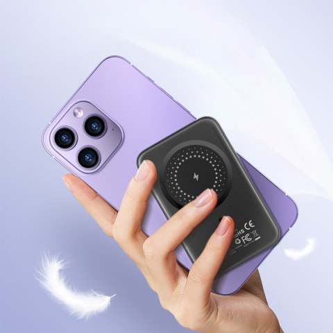 Mały lekki powerbank indukcyjny 5000mAh MagSafe USB-A USB-C srebrny Mały lekki powerbank indukcyjny 5000mAh MagSafe USB-A USB-C srebrny