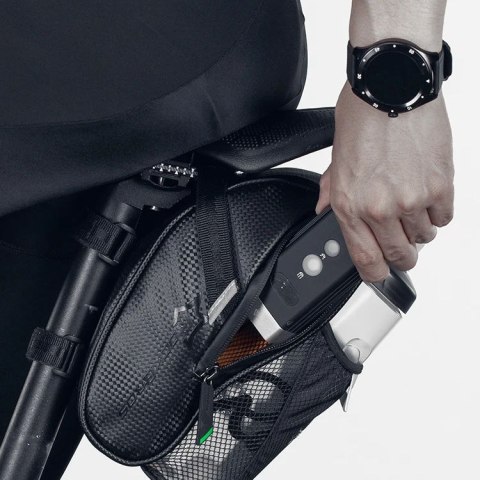 Wodoodporna torba rowerowa na narzędzia pod siodełko z kieszonką na bidon czarna Wodoodporna torba rowerowa na narzędzia pod siodełko z kieszonką na bidon czarna