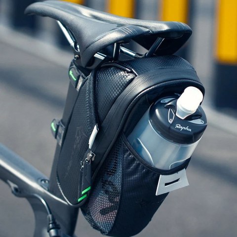 Wodoodporna torba rowerowa na narzędzia pod siodełko z kieszonką na bidon czarna Wodoodporna torba rowerowa na narzędzia pod siodełko z kieszonką na bidon czarna