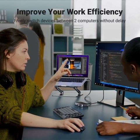 Przełącznik switch 2-in-4 na 2 komputery USB 3.0 + 2x kabel USB-A czarny Przełącznik switch 2-in-4 na 2 komputery USB 3.0 + 2x kabel USB-A czarny