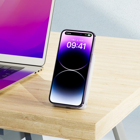Powerbank 10000mAh indukcyjny magnetyczny z opcją podstawki PD 20W + kabel - biały Powerbank 10000mAh indukcyjny magnetyczny z opcją podstawki PD 20W + kabel - biały