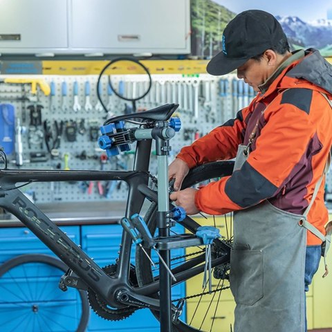 Wielofunkcyjny stojak serwisowy uchwyt do rowerów podłogowy - czarny Wielofunkcyjny stojak serwisowy uchwyt do rowerów podłogowy - czarny