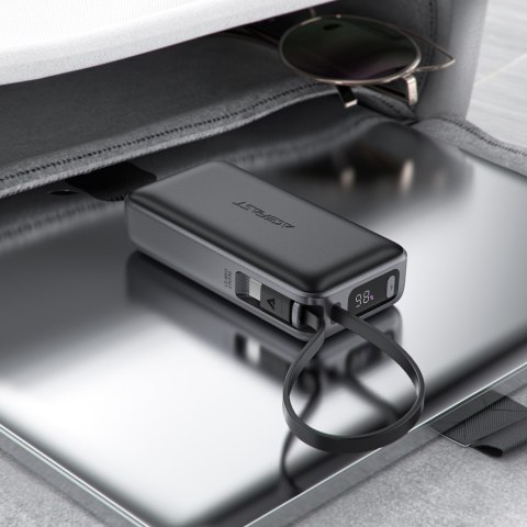 Powerbank 10000mAh PD30W z wbudowanym kablem USB-C - czarny Powerbank 10000mAh PD30W z wbudowanym kablem USB-C - czarny