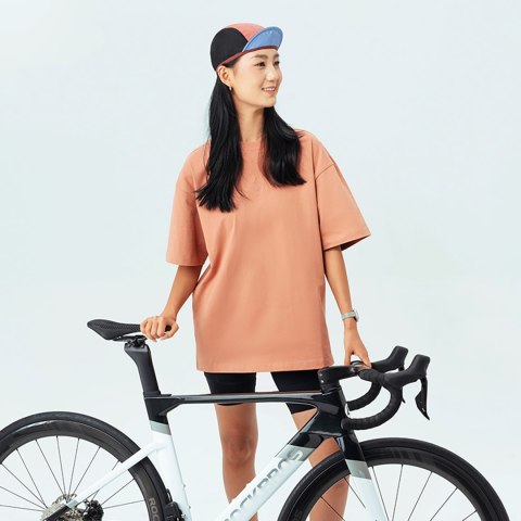 Czapka rowerowa kolarska z daszkiem pod kask - czerwona Czapka rowerowa kolarska z daszkiem pod kask - czerwona