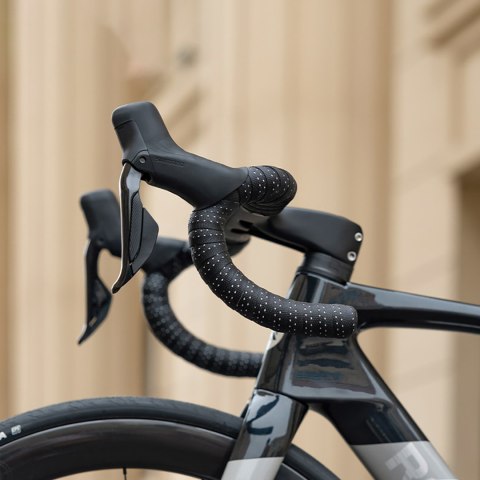 Owijka na kierownicę rowerową z pianki EVA wzór Power - biała Owijka na kierownicę rowerową z pianki EVA wzór Power - biała