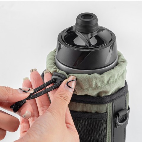 Torba turystyczna rowerowa na butelkę bidon z paskiem na ramię 1l - zielona Torba turystyczna rowerowa na butelkę bidon z paskiem na ramię 1l - zielona