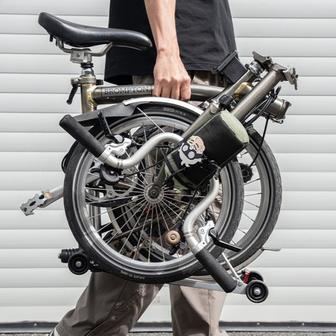 Torba turystyczna rowerowa na butelkę bidon z paskiem na ramię 1l - zielona Torba turystyczna rowerowa na butelkę bidon z paskiem na ramię 1l - zielona