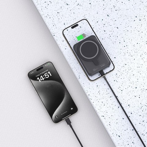 Powerbank 10000mAh MagSafe USB-C 15W z kablem USB-C - czarny Powerbank 10000mAh MagSafe USB-C 15W z kablem USB-C - czarny