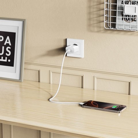 Ładowarka sieciowa USB-C z kablem USB-C PD 20W - biała Ładowarka sieciowa USB-C z kablem USB-C PD 20W - biała
