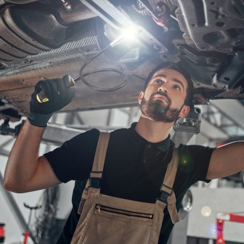 Chwytak magnetyczny warsztatowy z latarką LED 57 cm Chwytak magnetyczny warsztatowy z latarką LED 57 cm