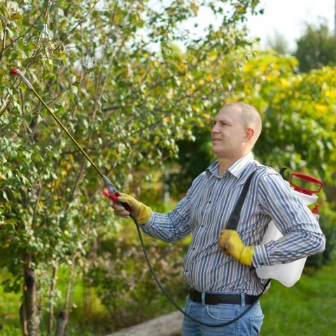 Opryskiwacz ogrodowy ręczny ciśnieniowy 5 l - biało czerwony