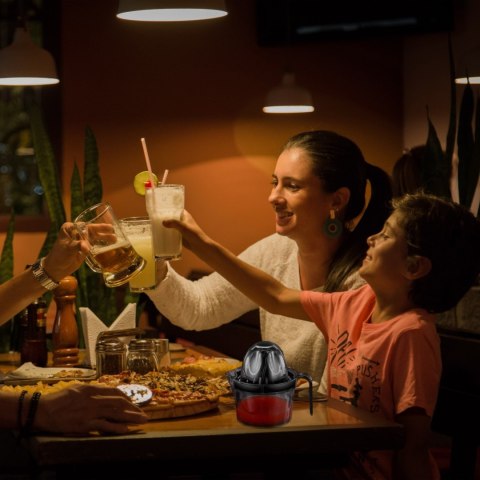 Wyciskarka ręczna do cytrusów cytryn pomarańczy 500 ml - czarna Wyciskarka ręczna do cytrusów cytryn pomarańczy 500 ml - czarna