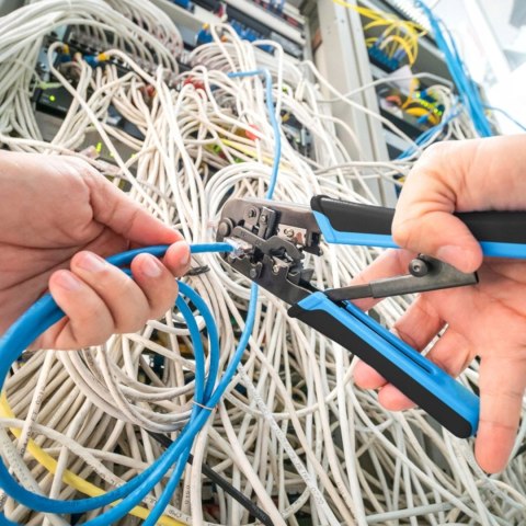 Zaciskarka tester kabli sieciowych internetowych wtyki RJ45 - zestaw Zaciskarka tester kabli sieciowych internetowych wtyki RJ45 - zestaw