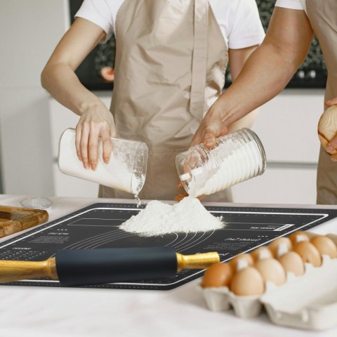 Zestaw wałek i stolnica mata silikonowa z podziałką do ciasta 60 x 40 cm - czarne Zestaw wałek i stolnica mata silikonowa z podziałką do ciasta 60 x 40 cm - czarne