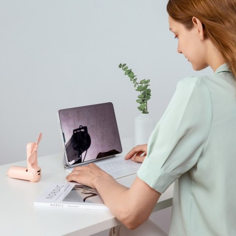 Mini wentylator wiatrak przenośny z funkcją powerbanka latarką USB-A USB-C 2000mAh - różowy Mini wentylator wiatrak przenośny z funkcją powerbanka latarką USB-A USB-C 2000mAh - różowy