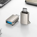 Adapter przejściówka USB-C (męski) - USB-A (żeński) z oczkiem na smycz - srebrny Adapter przejściówka USB-C (męski) - USB-A (żeński) z oczkiem na smycz - srebrny