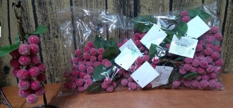 Kiść winogronu CZERWONA OSZRONIONA 15cm | CV09088