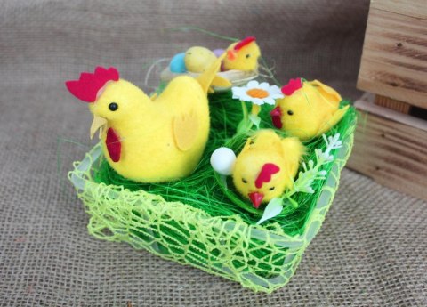 Stroik gniazdko wielkanocne z dekoracją 12 x 12 x 9,5cm SN55845