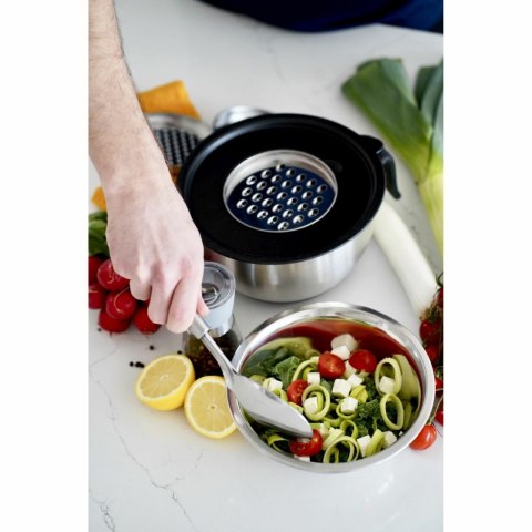 Poręczna i precyzyjnie wykonana łyżka stalowa do sałatek Paula