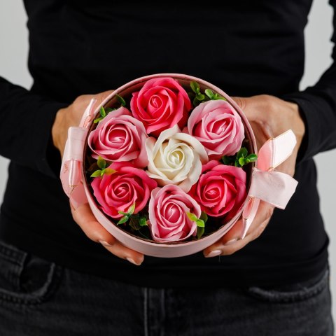 Flowerbox kwiaty mydlane w pudełku koszyk Kochana Babcia