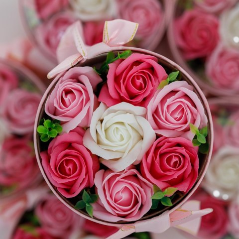 Flowerbox kwiaty mydlane w pudełku koszyk Kochana Babcia