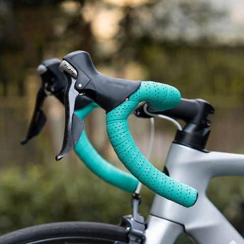 Owijka na kierownicę rowerową silikonowa perforowana z efektem kameleona - fioletowa