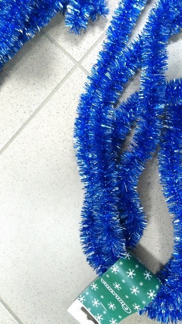 Łańcuch choinkowy NIEBIESKI Z KOŃCÓWKĄ SREBRNĄ fi-25 6m