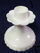 Świecznik plastikowy biały 7x7,5cm